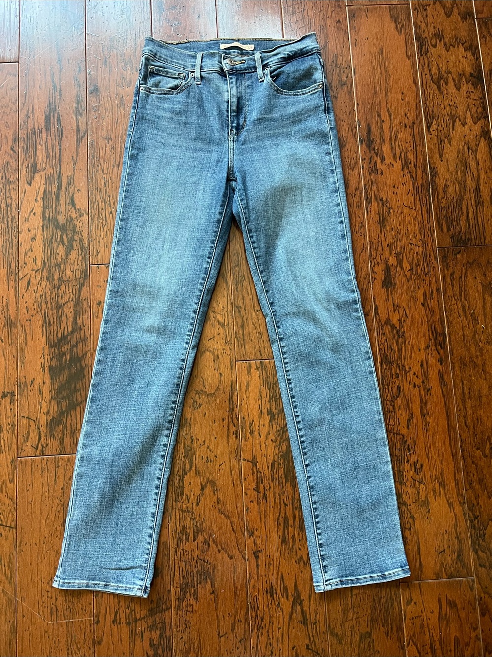 Women’s Skinny Jeans in Light Blue Denim